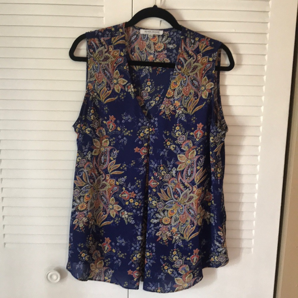 Gorgeous blouse with beautiful detail